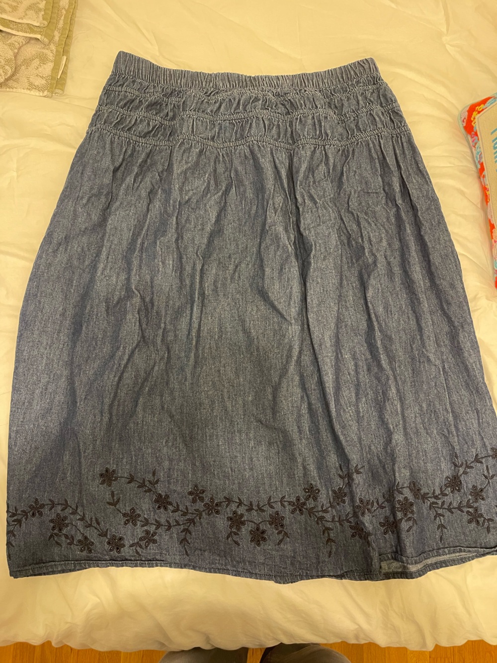 Denim Set w. Embroidered Flowers